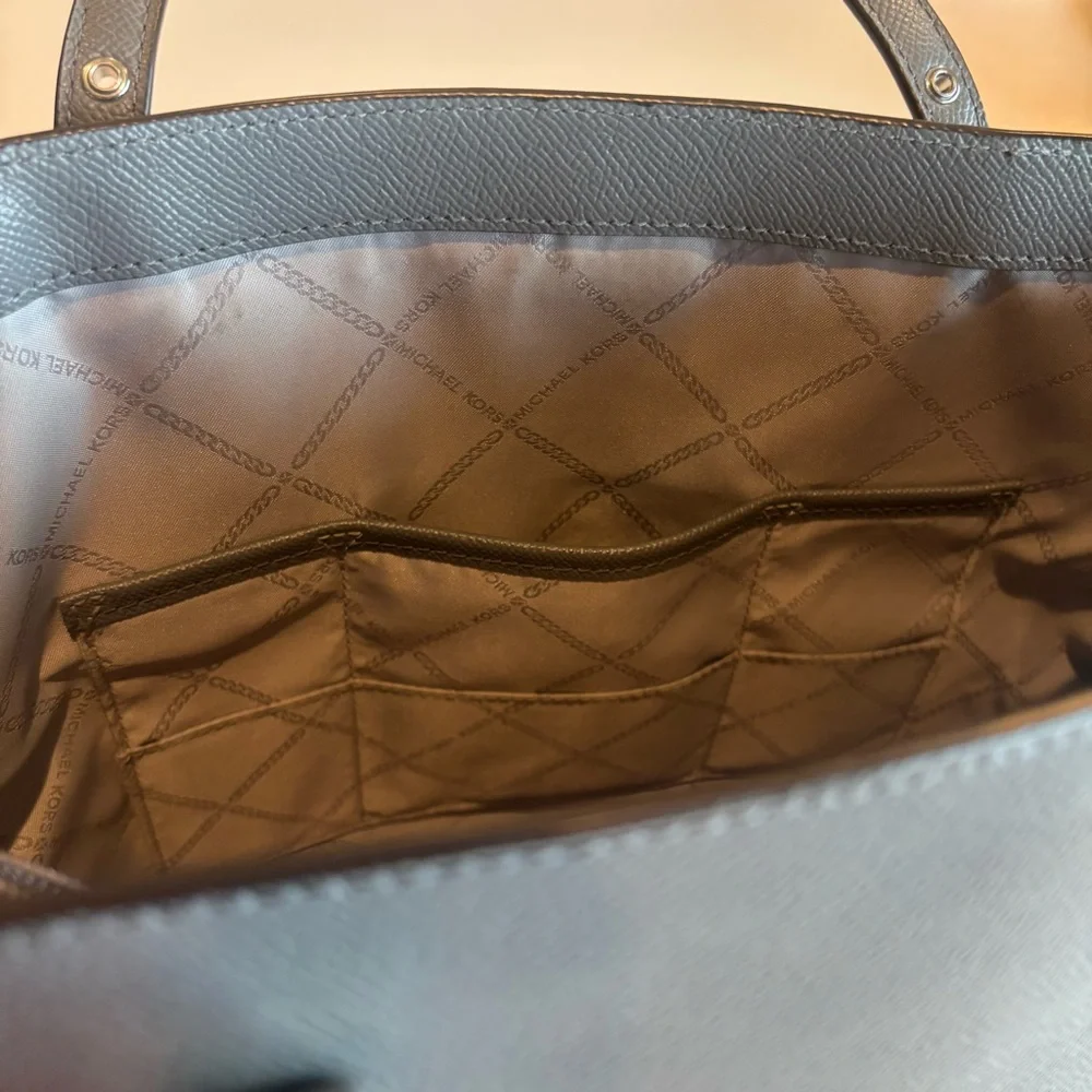 Michael Kors Voyager Crossgrain Leather Tote Bag Gray‎ Shoulder Purse Handbag